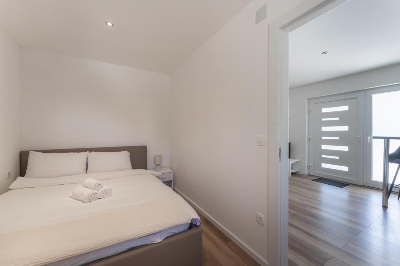 Bernie Apartments With A Pool Zadar Extérieur photo