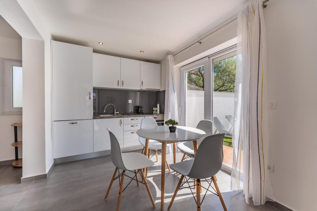 Bernie Apartments With A Pool Zadar Extérieur photo