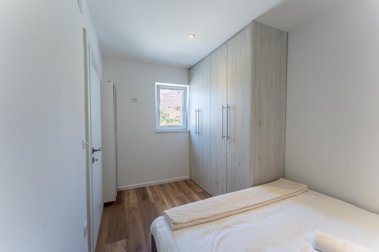Bernie Apartments With A Pool Zadar Extérieur photo