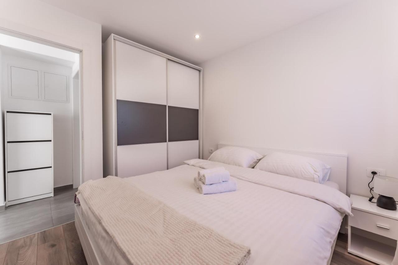 Bernie Apartments With A Pool Zadar Extérieur photo