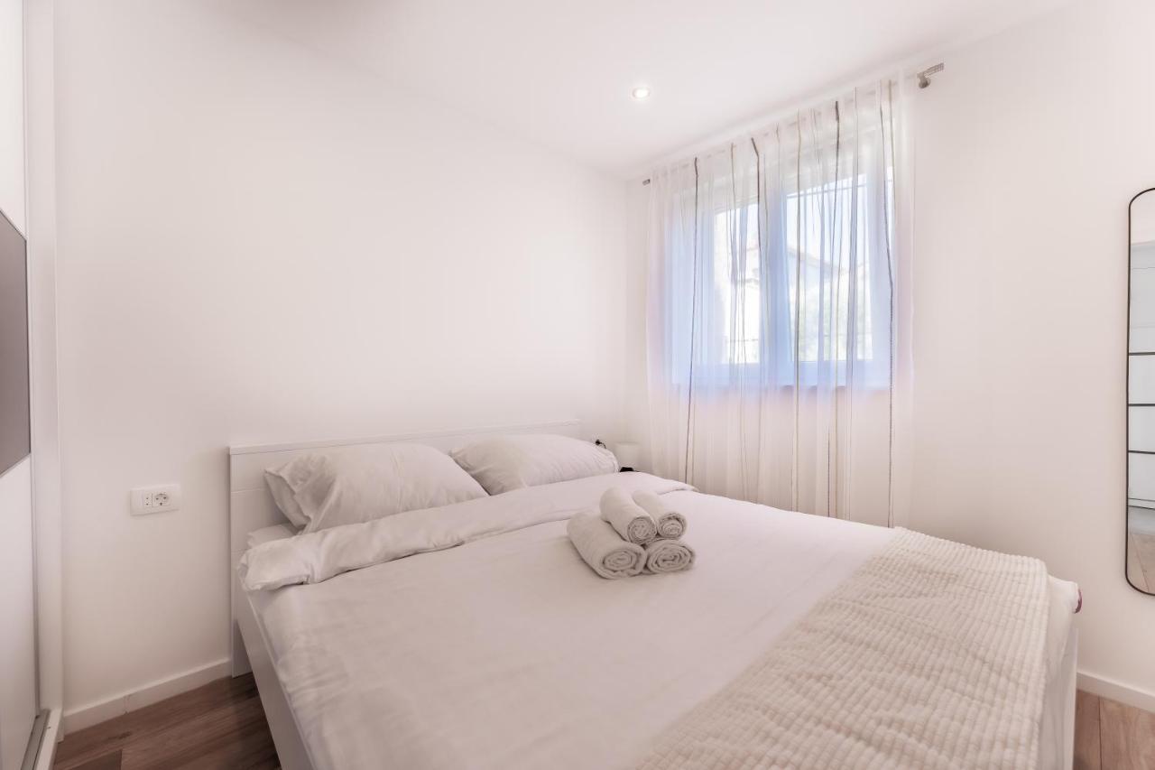 Bernie Apartments With A Pool Zadar Extérieur photo