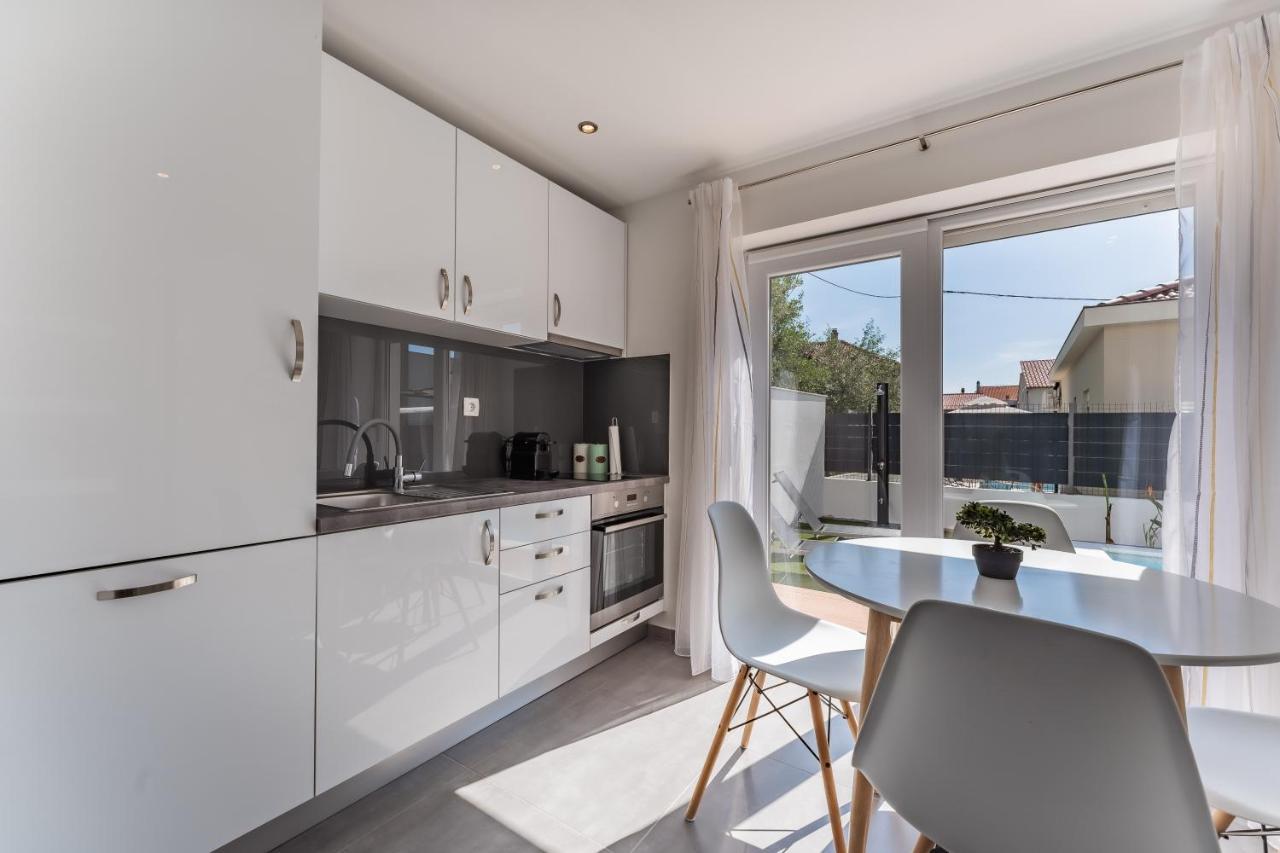 Bernie Apartments With A Pool Zadar Extérieur photo