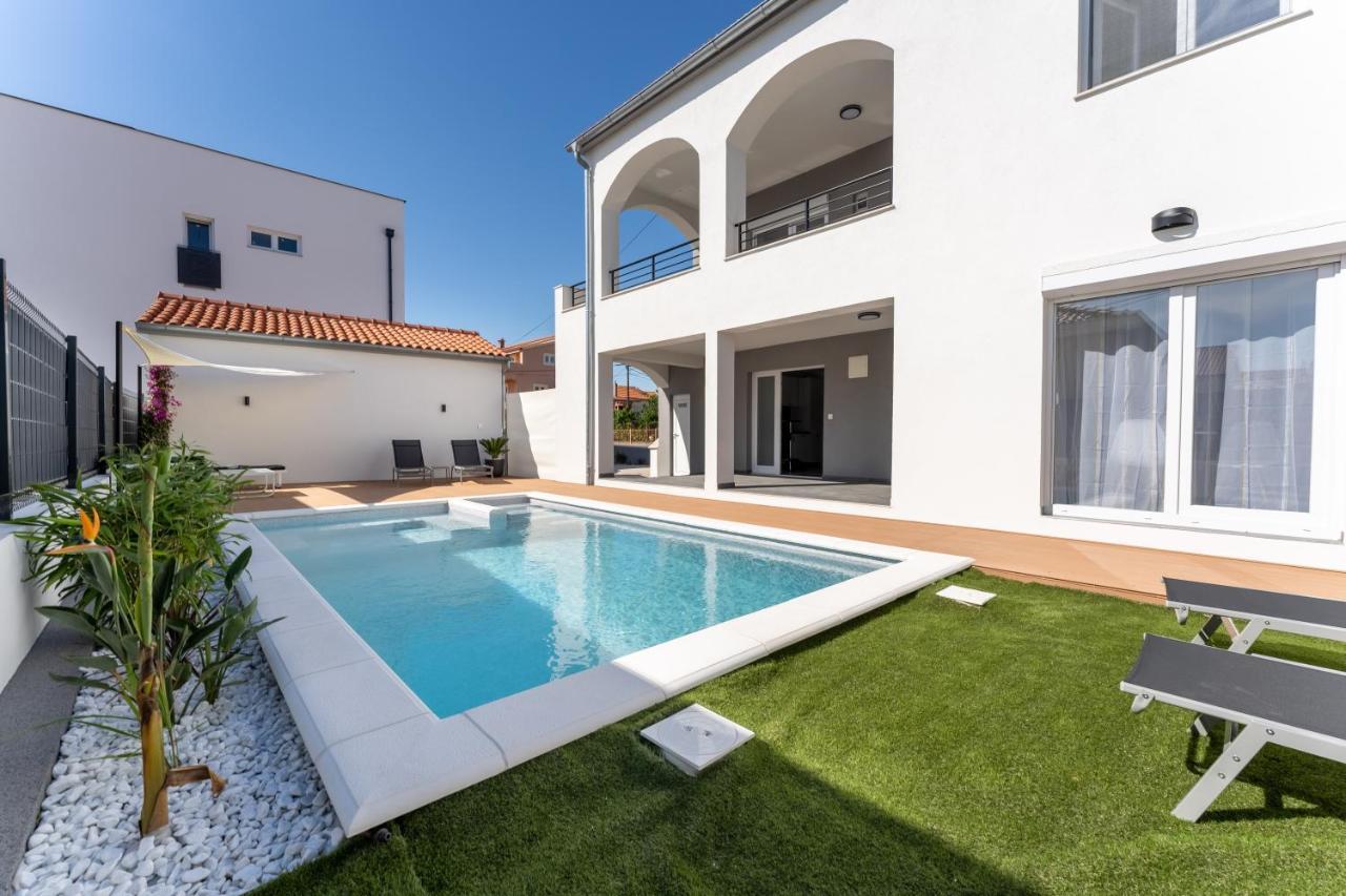 Bernie Apartments With A Pool Zadar Extérieur photo